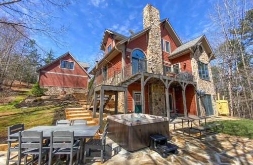 Mill Spring House | Sleeps 12 Hot Tub Private Dock Kayaks Dogs Welcome