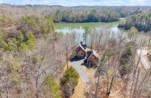 Mill Spring House | Sleeps 12 Hot Tub Private Dock Kayaks Dogs Welcome