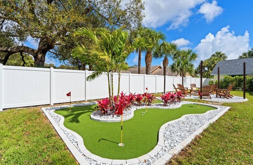 West Palm Beach House | Sleeps 16! Heated Pool+Pickleball+MiniGolf+Firepit