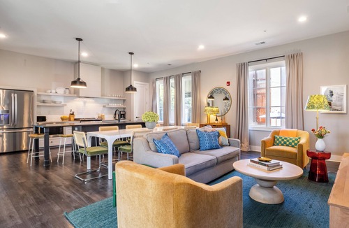Germantown House | Sleeps 36! 3 Units, 5 Mins to DT | The Magnolia