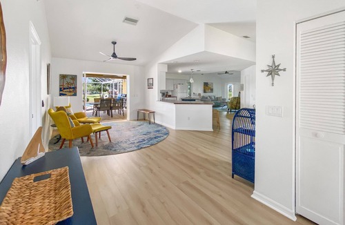 Pebble Beach Villa | Sleeps 6, FULL refund*, Dog ok, heated pool