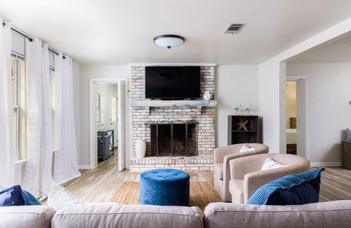 Florida Panhandle House | Sleeps 6 - Water Front Home Close to the Beach and Downtown and Pensacola