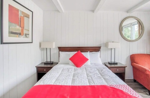 Kernersville Hotel | Smart Stay: Cozy Room, Great Price, Free Parking