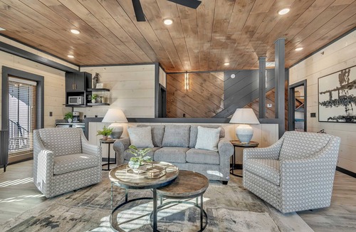 Sevierville Ski Chalet | Smith Creek Reserve - Resort Waterpark - 18 Guests