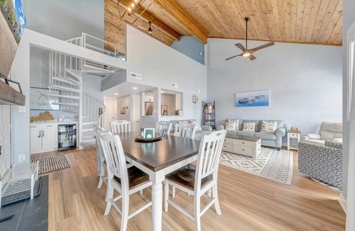 North Shore Condo | SML Paradise Lake Front!