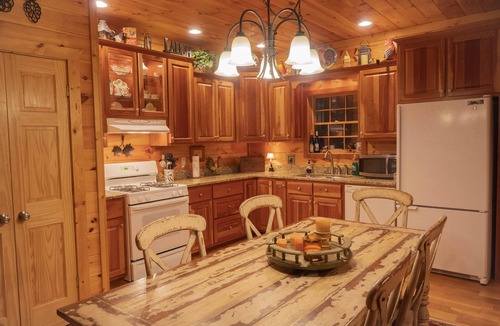 Townsend Cabin | Smokies Hideaway - 2 bdrms/2 bath, private, SECLUDED, BONFIRE pit, Large driveway