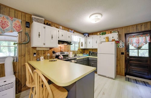 Otto Cabin | Smoky Mtn Hideaway: Screened Porch & Fire Pit