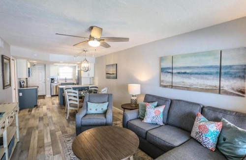 Mid Island Apartment | Smugglers Cove 1B6