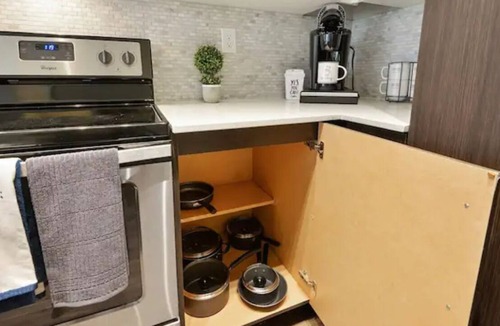 Riverwalk Fort Lauderdale Apartment | Snowbird Haven sunny escape condo~ in Las Olas w/ WIFI, Heated Pool, and Parking