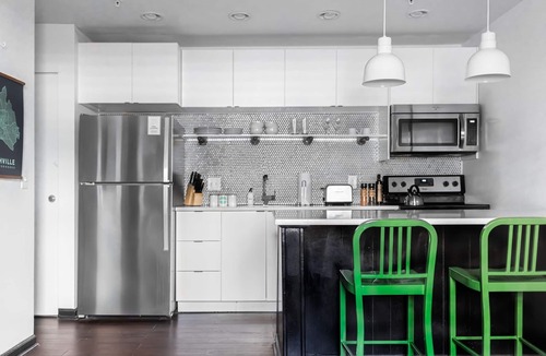 Rutledge Hill Apartment | SoBro Guest House by Black Swan - Downtown Flat (2)