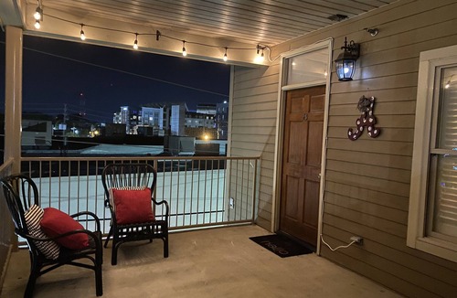Tuscaloosa Condo | Soho condo on The Strip, 2 1/2 blocks from Bryant-Denny Stadium