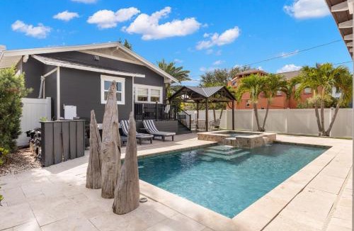 Courier City - Oscawana House | SoHo Serenity - Amazing Home with Private Pool & Hot Tub, SoHo District