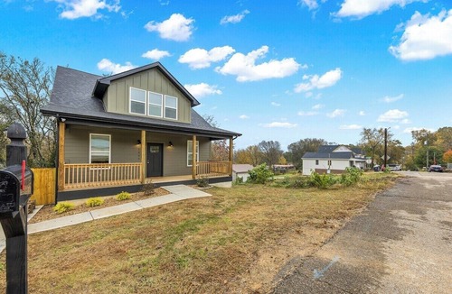 Knoxville House | SoKno 4br/3ba near downtown Knoxville 30+ Day Stay