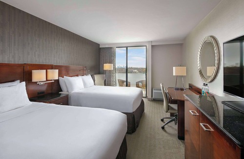 Executive Park Hotel | Sonesta Charlotte Lower South End
