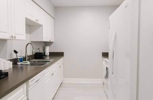 Oakford Park House | Sophisticated Tampa Townhome Conveniently Located Nearby Midtown Tampa & Airport!