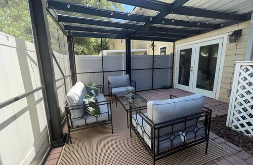 Oakford Park House | Sophisticated Tampa Townhome Conveniently Located Nearby Midtown Tampa & Airport!