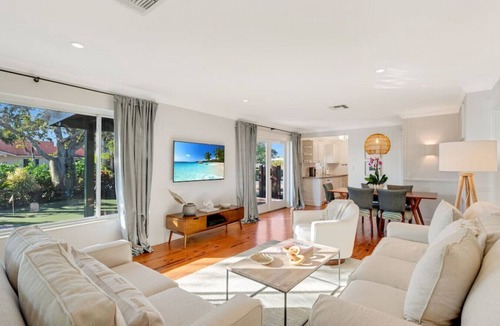 Bel Air House | SoSoPalmBeach-Tropical Bungalow