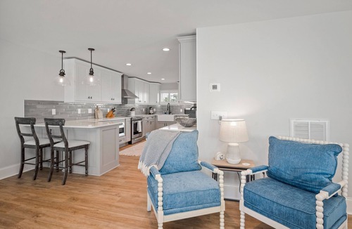 Caswell Beach House | Sound Waves: Stylish and Modern Coastal Home with Ocean Views