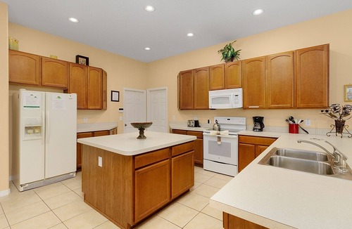 Legacy Park House | SOUTH FACING pool/spa, beautiful spacious 4 bed home just 20 mins from Disney