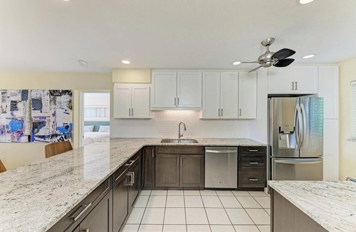Vamo Condo | South Siesta Key Sunsets & Bay Views Updated 3BR, 3 BA just 4 miles to BEACH!