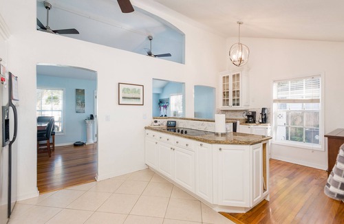 Virginia Park House | South Tampa home with Hot Tub