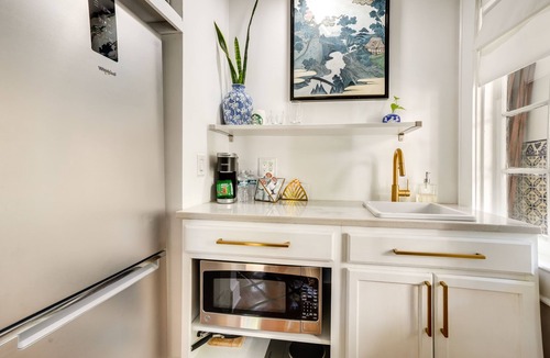 Beach Park Apartment | South Tampa Studio in Desirable Historic District!
