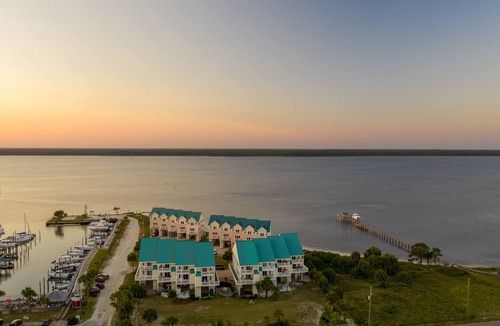 Alligator Point Condo | Southeast Breeze @ Alligator Point Marina and Tiki Hut (Gulf and Bay Access)