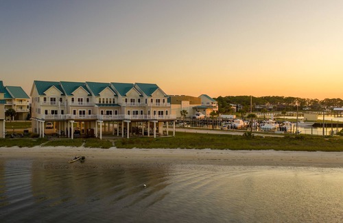 Alligator Point Condo | Southeast Breeze @ Alligator Point Marina and Tiki Hut (Gulf and Bay Access)
