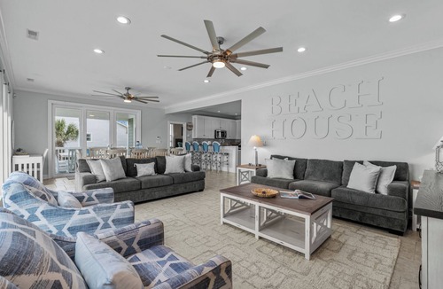 Murrells Inlet House | Southern Charm: Oceanfront w/Pool Near Garden City Pier