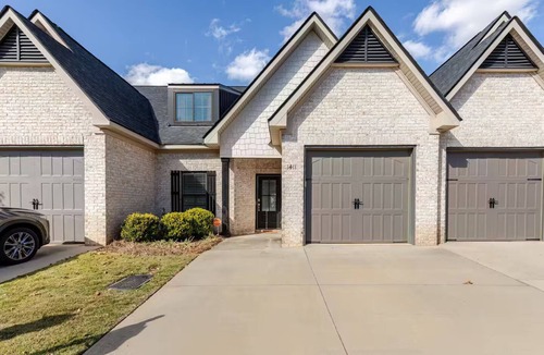 Auburn House | Spacious 12Guest Home - War Eagle Landing - Auburn