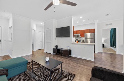 Southside Apartment | Spacious 1BR Apt/Gym/Pool/Close 2 Beaches and Mayo