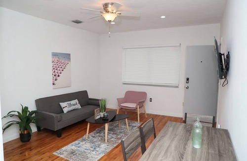 Douglas Apartment | Spacious 2/1 Coral Gables apt w/parking