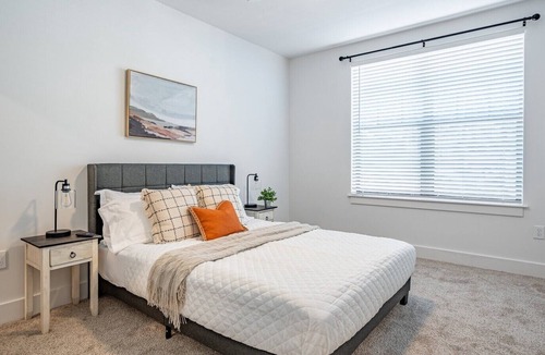 Downtown Apartment | Spacious 2-Bed, 2-Bath Oasis Retreat near Walkable Dining