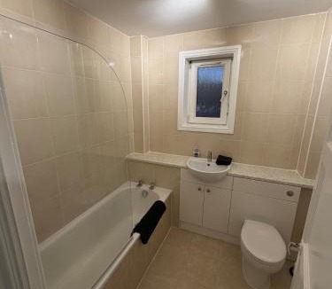 Liberton Apartment | Spacious 2 bed apartment with private parking space