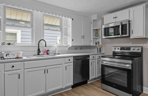 Concord House | Spacious 2BR Near Motor Speedway! Sleeps 6 | Deck