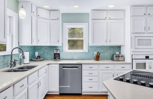 West Beach House | Spacious! 3 Carts-Captain's Watch Views-Steps to W Beach-4 day summer min stay