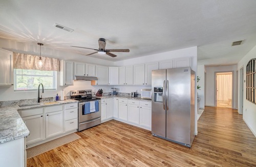 Bloomington House | Spacious 3bd Home~10min IU Baseball~2 K Beds~Huge Kitchen~Fire Pit+Ping Pong