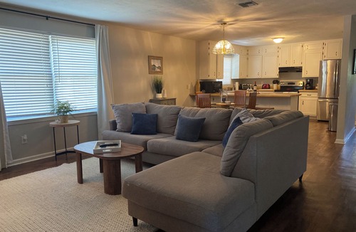 Woodland Drives House | Spacious 3BR 2.5 BA Townhome, Near Capital, Universities, Cascades & Meyers Park