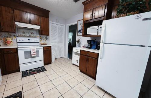 Valdosta House | Spacious 3BR Retreat Near VSU, SGMC & Moody