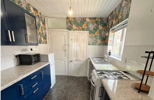 Gateshead Condo | Spacious 4 Bed Property - 10/15 mins to Newcastle