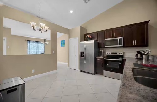 Port Saint Lucie House | Spacious 4-bedroom and 2 baths house in marvelous Port St. Lucie with AC and all