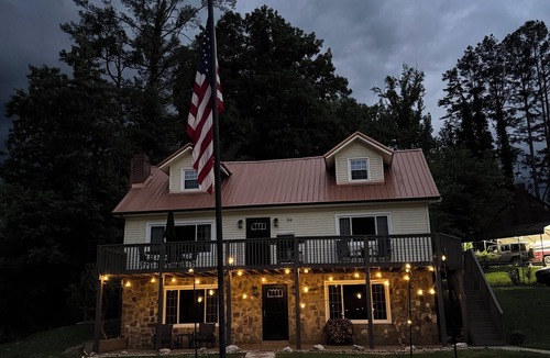 Matewan House | Spacious 4-bedroom house with all the extra amenities you’re looking for!