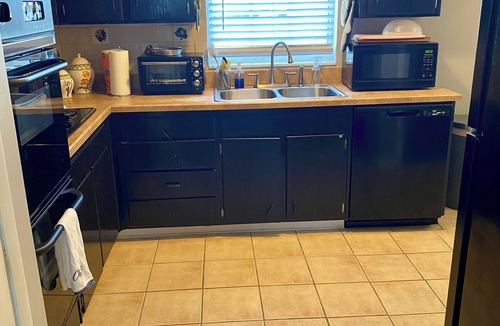 Westside House | Spacious 4-bedroom house in welcoming Jacksonville with AC, WiFi