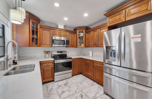 Lakeview Village House | Spacious 4BR/3BA~Espresso machine~Backyard~Grill!n