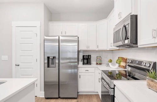 Gallatin House | Spacious 4BR Townhome - Pet Friendly, WIFI, Dedicated Workspace in Gallatin