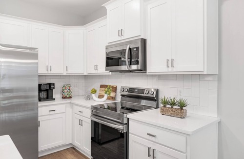 Gallatin House | Spacious 4BR Townhome - Pet Friendly, WIFI, Dedicated Workspace in Gallatin
