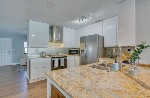 Lochmoor Waterway Estates House | Spacious 5-bedroom house in North Ft Myers Home On The Canal
