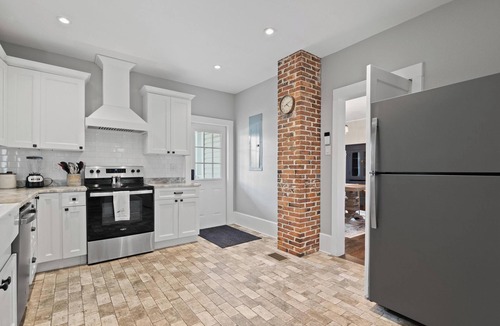 Tarpon Springs House | Spacious 5-bedroom historical house in downtown Tarpon Springs with WiFi, AC