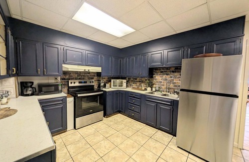 Clintwood House | Spacious 5-bedroom house in town-within walking distance to everything
