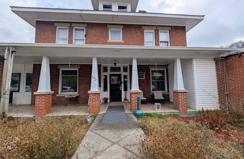 Clintwood House | Spacious 5-bedroom house in town-within walking distance to everything